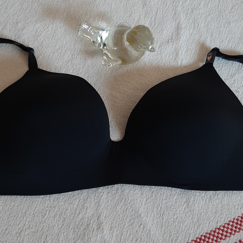 VICTORIA'S  SECRET no wire bra